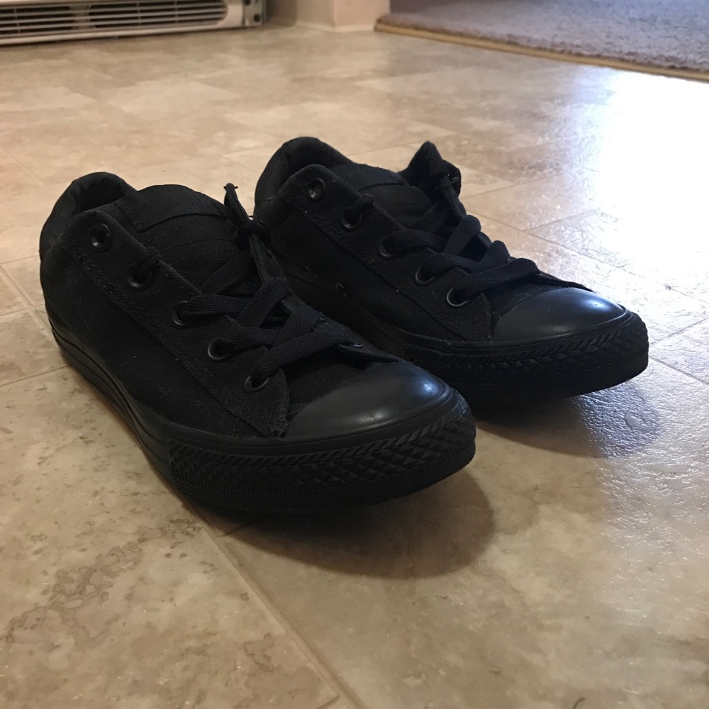 ‼️CLOSET DOWNSIZE‼️ Converse. Murdered out 😜